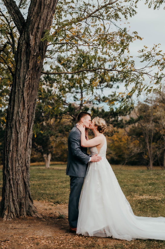 3 Tips for Stress-Free Wedding Timeline from Ohio wedding photographer Lauren Beers Photography